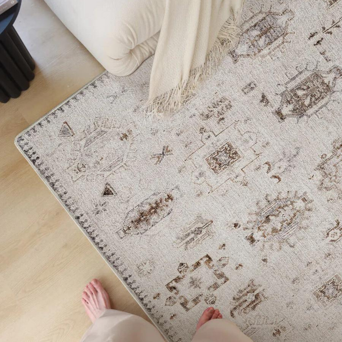 Airgugu  Heritage Classique Shell White Hazy Heraldry Rug
