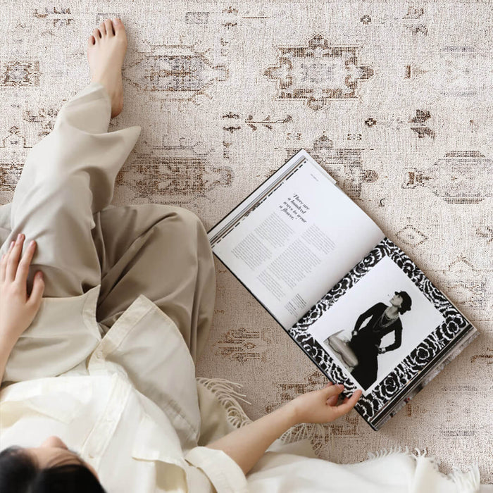 Airgugu  Heritage Classique Shell White Hazy Heraldry Rug